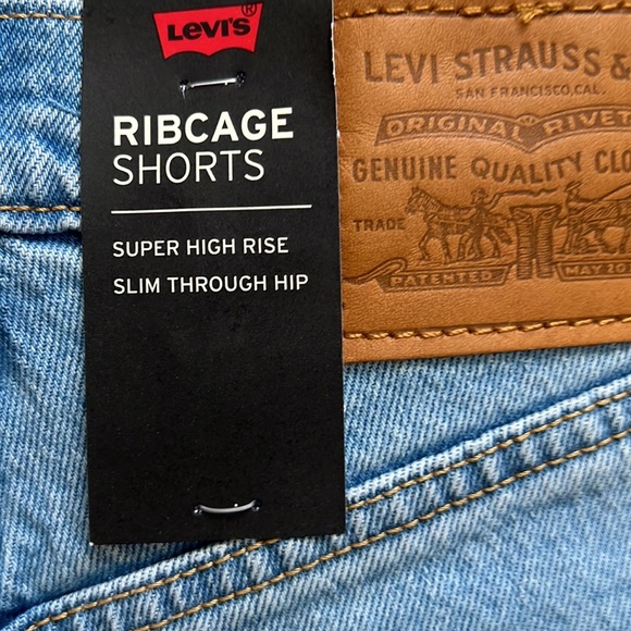 LEVI'S Super High Rise Ribcage Jean Shorts 🎀🎀 - Picture 9 of 12